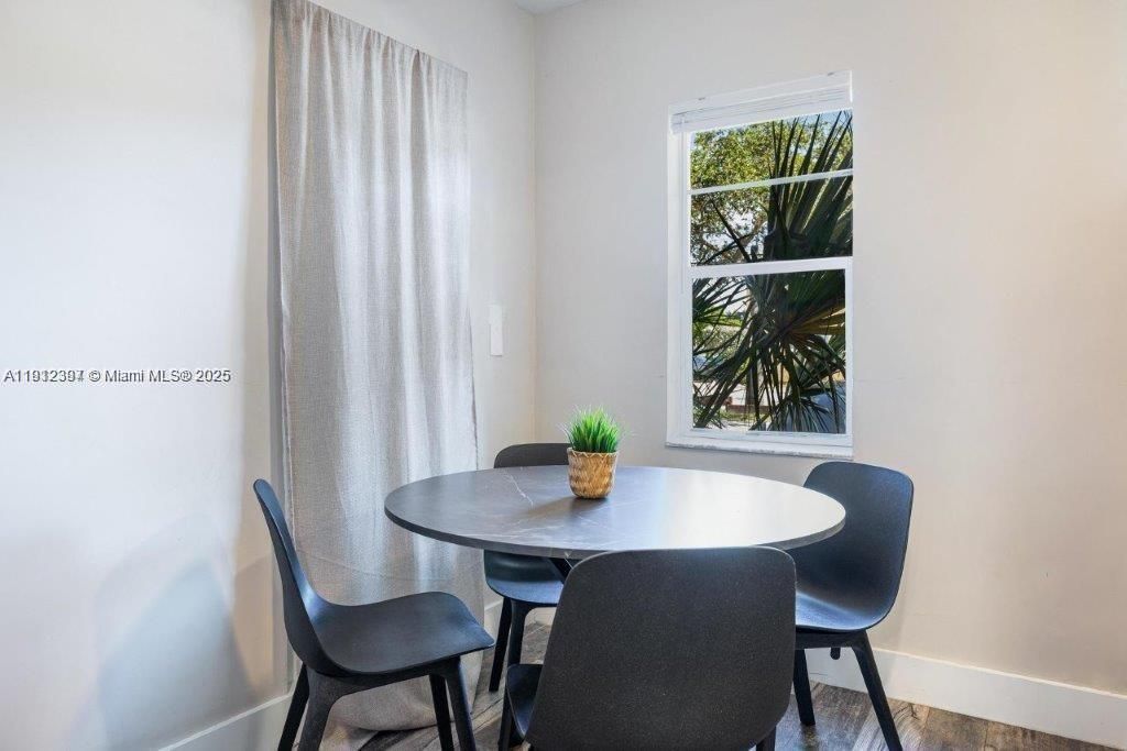 出租: $2,500 (2 贝兹, 1 浴室, 600 平方英尺)