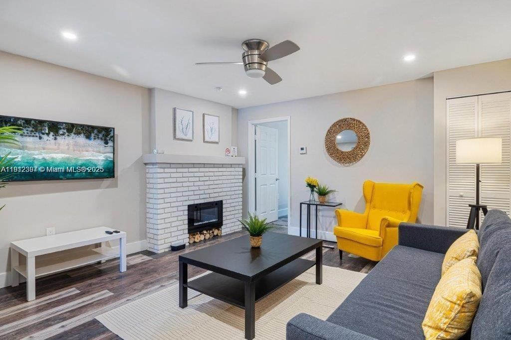 出租: $2,500 (2 贝兹, 1 浴室, 600 平方英尺)