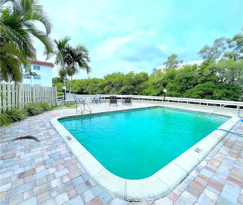 待售: $184,000 (1 贝兹, 1 浴室, 588 平方英尺)