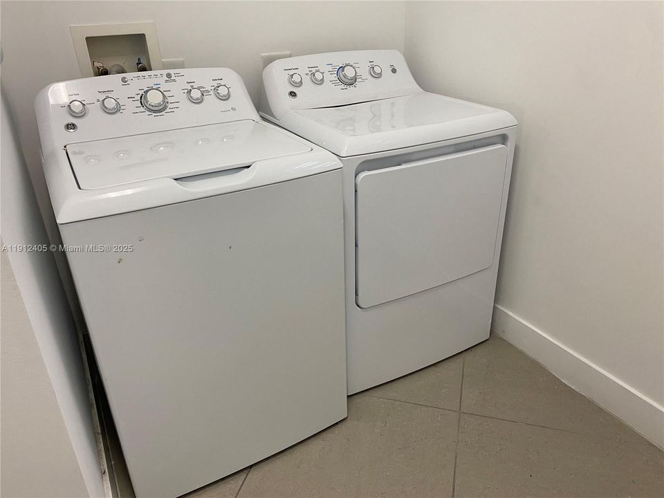 For Rent: $4,700 (3 beds, 2 baths, 2010 Square Feet)