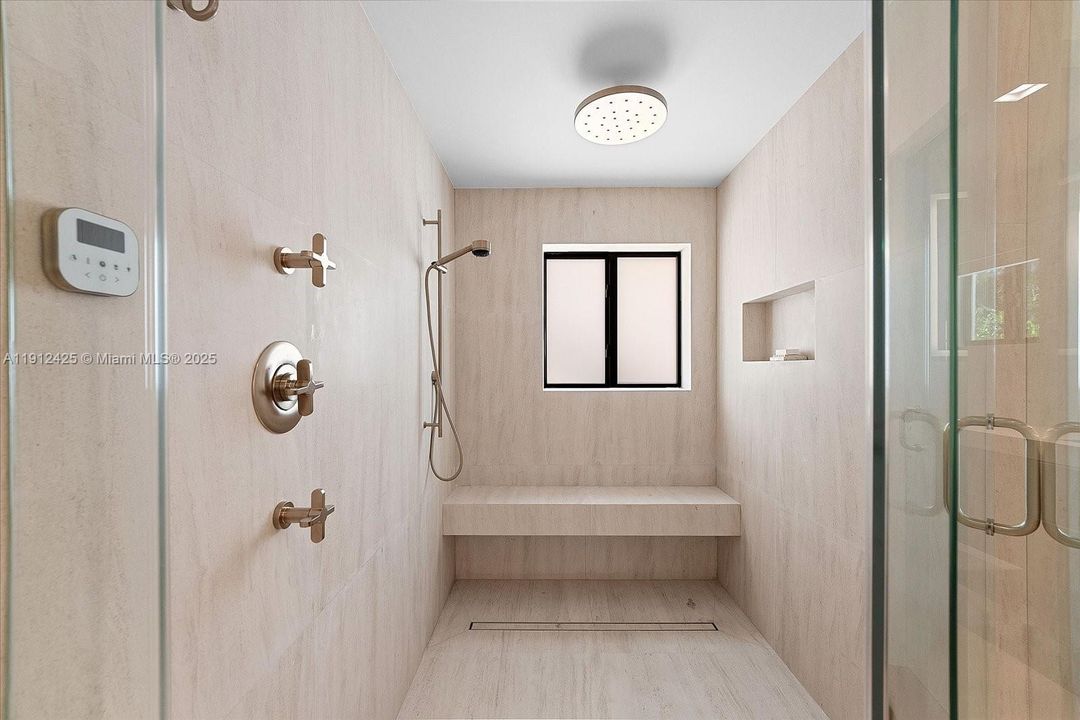 Recently Rented: $24,000 (4 beds, 4 baths, 3221 Square Feet)