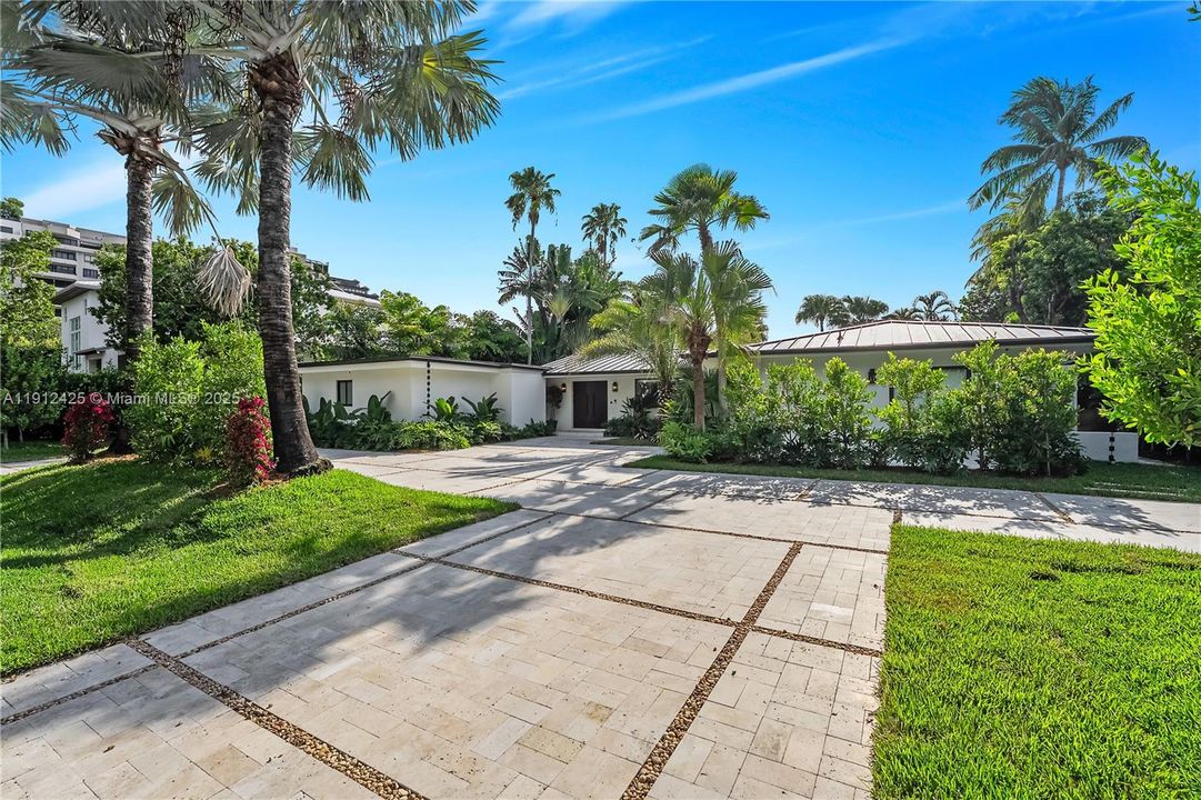 Recently Rented: $24,000 (4 beds, 4 baths, 3221 Square Feet)