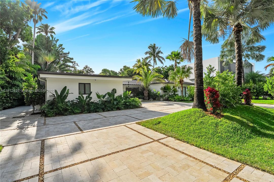 Recently Rented: $24,000 (4 beds, 4 baths, 3221 Square Feet)