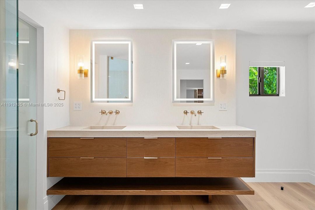 Recently Rented: $24,000 (4 beds, 4 baths, 3221 Square Feet)