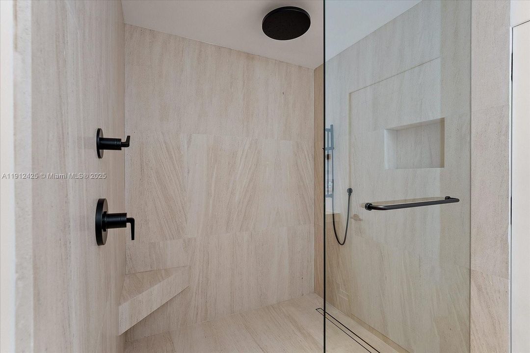 Recently Rented: $24,000 (4 beds, 4 baths, 3221 Square Feet)