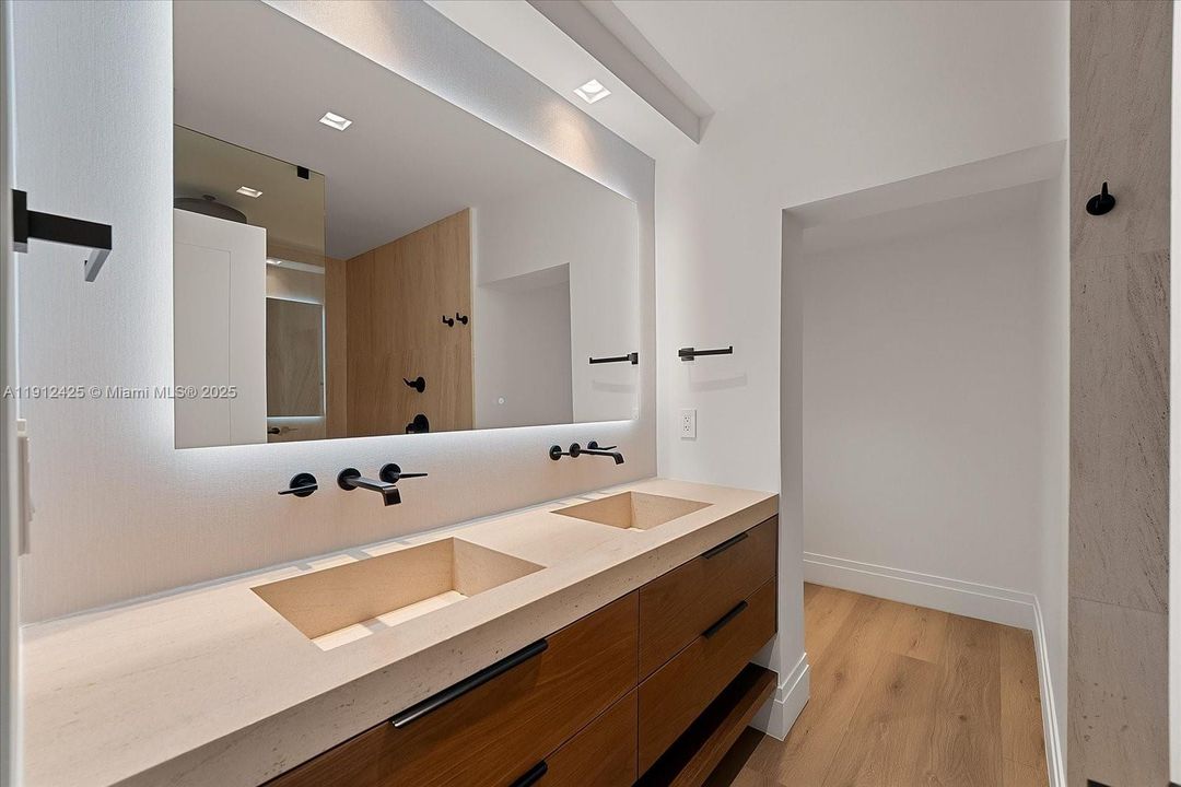 Recently Rented: $24,000 (4 beds, 4 baths, 3221 Square Feet)