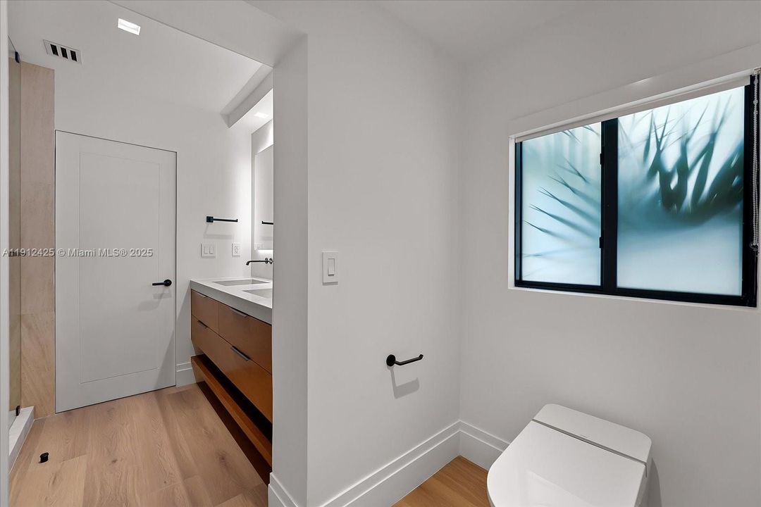 Recently Rented: $24,000 (4 beds, 4 baths, 3221 Square Feet)