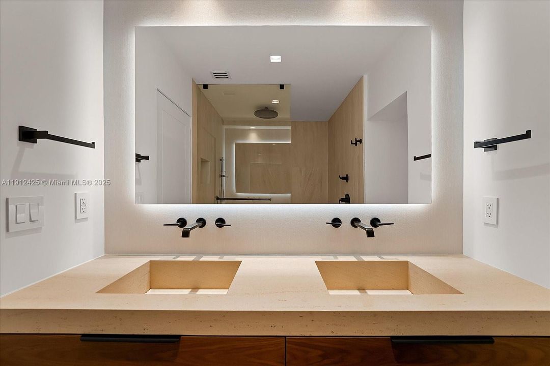 Recently Rented: $24,000 (4 beds, 4 baths, 3221 Square Feet)