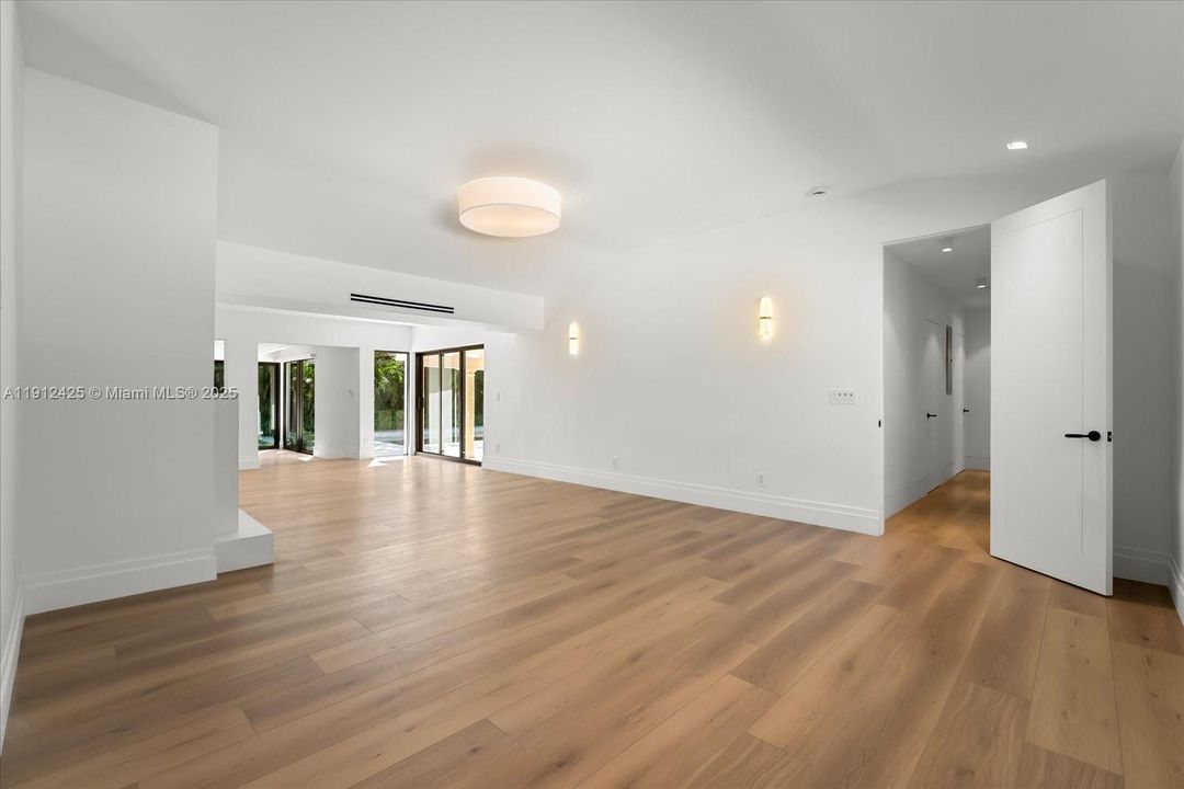 Recently Rented: $24,000 (4 beds, 4 baths, 3221 Square Feet)