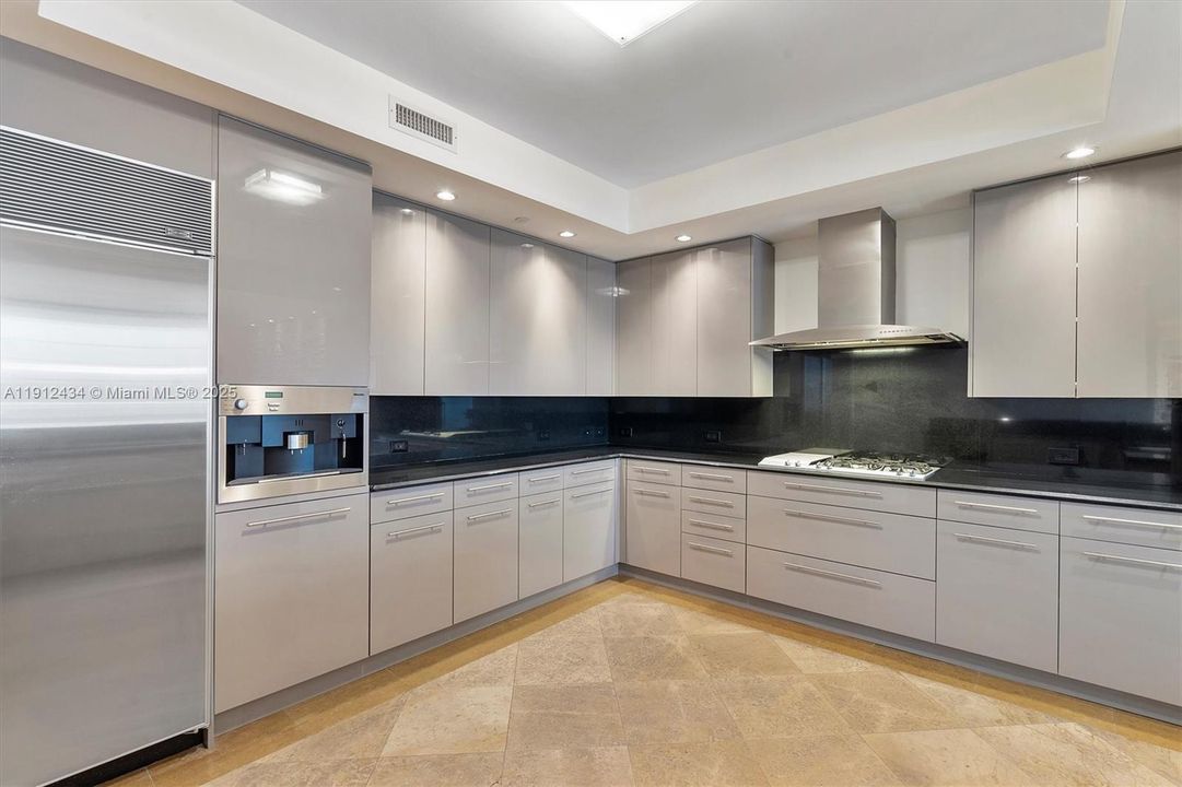 For Sale: $2,775,000 (3 beds, 3 baths, 2840 Square Feet)