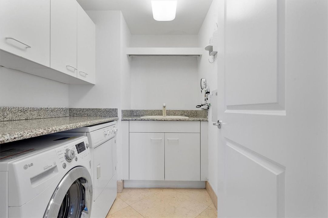 For Sale: $2,775,000 (3 beds, 3 baths, 2840 Square Feet)