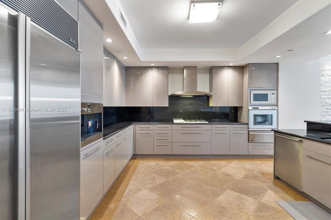 For Sale: $2,775,000 (3 beds, 3 baths, 2840 Square Feet)