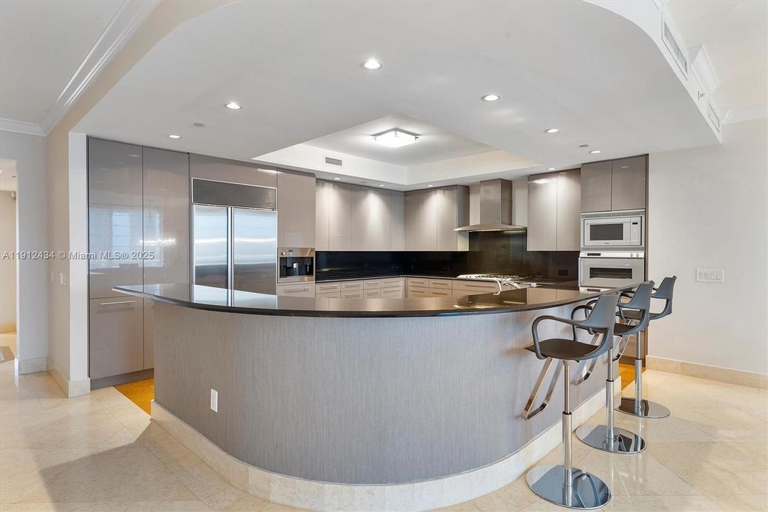 For Sale: $2,775,000 (3 beds, 3 baths, 2840 Square Feet)