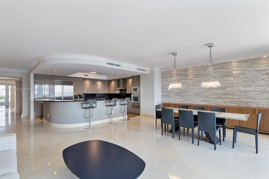 For Sale: $2,775,000 (3 beds, 3 baths, 2840 Square Feet)