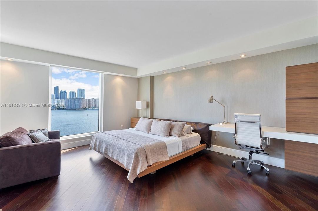 For Sale: $2,775,000 (3 beds, 3 baths, 2840 Square Feet)