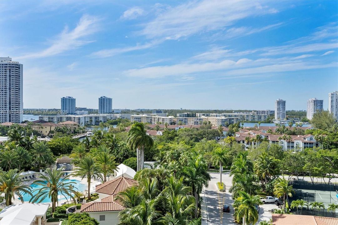 For Sale: $2,775,000 (3 beds, 3 baths, 2840 Square Feet)