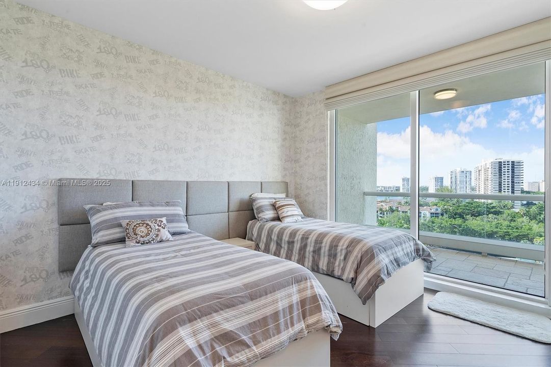 For Sale: $2,775,000 (3 beds, 3 baths, 2840 Square Feet)