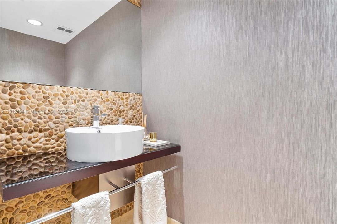 For Sale: $2,775,000 (3 beds, 3 baths, 2840 Square Feet)