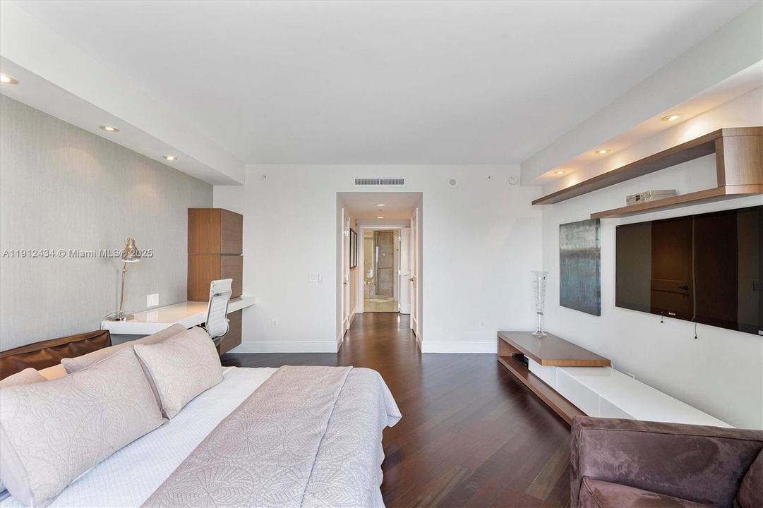 For Sale: $2,775,000 (3 beds, 3 baths, 2840 Square Feet)