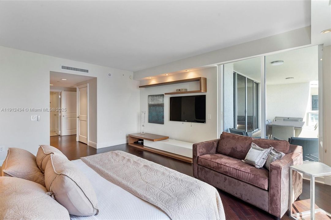 For Sale: $2,775,000 (3 beds, 3 baths, 2840 Square Feet)