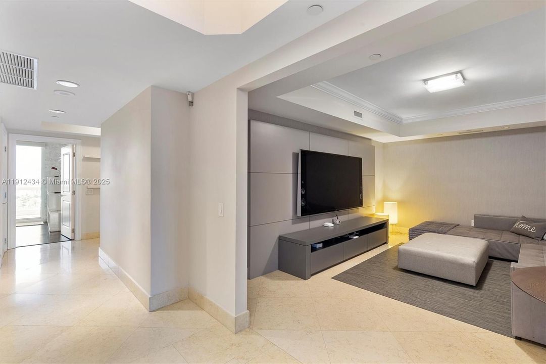 For Sale: $2,775,000 (3 beds, 3 baths, 2840 Square Feet)