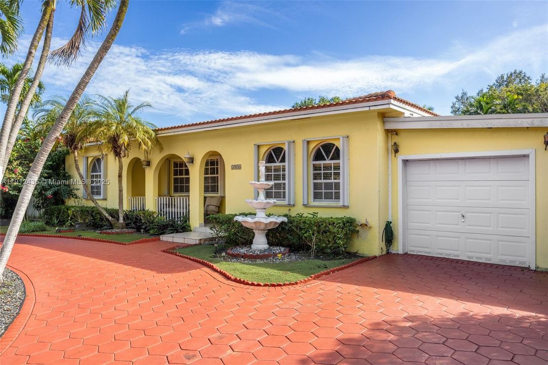 待售: $1,250,000 (3 贝兹, 2 浴室, 2254 平方英尺)