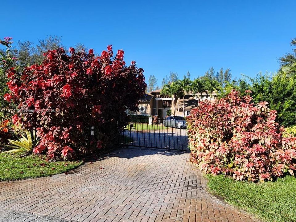 На продажу: $1,650,000 (5 спален, 4 ванн, 3332 Квадратных фут)