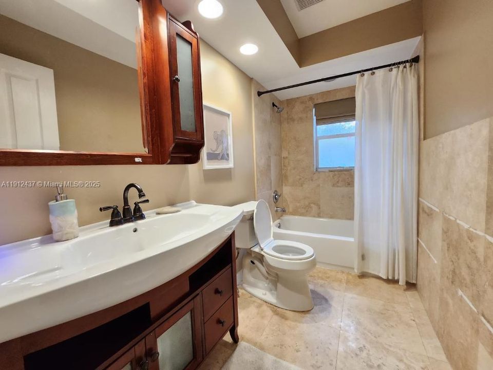 На продажу: $1,650,000 (5 спален, 4 ванн, 3332 Квадратных фут)