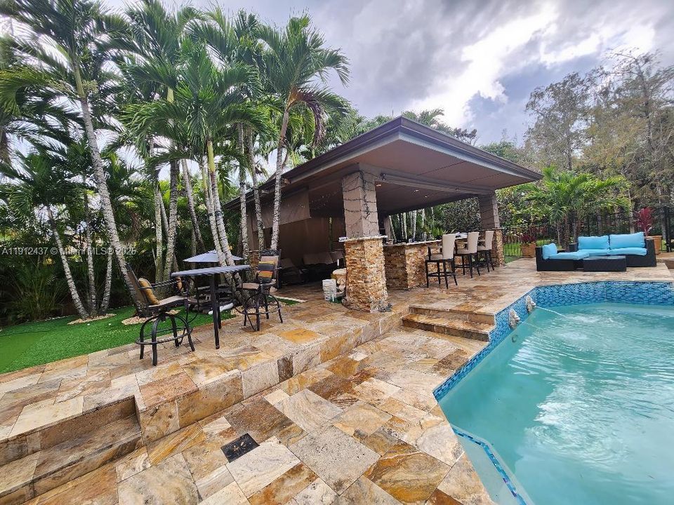 На продажу: $1,650,000 (5 спален, 4 ванн, 3332 Квадратных фут)