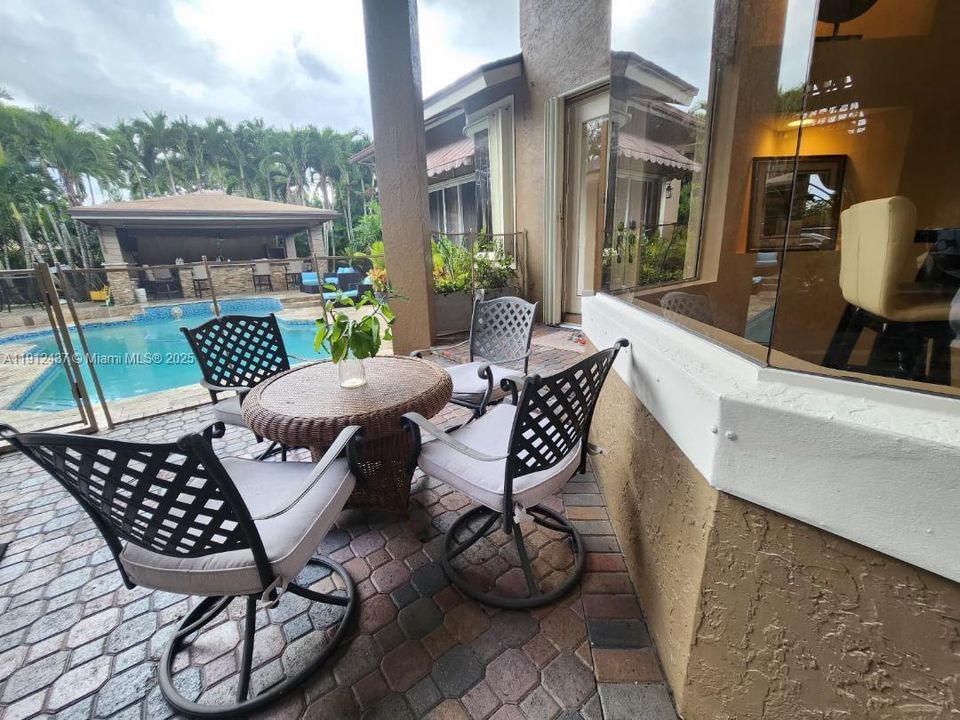 На продажу: $1,650,000 (5 спален, 4 ванн, 3332 Квадратных фут)