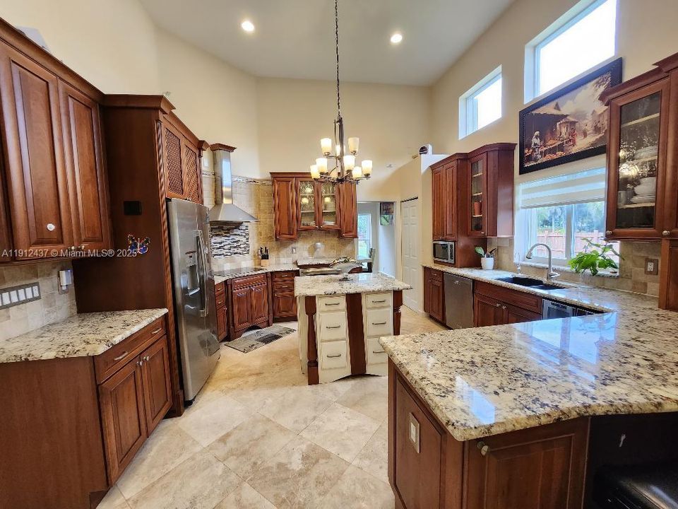 На продажу: $1,650,000 (5 спален, 4 ванн, 3332 Квадратных фут)