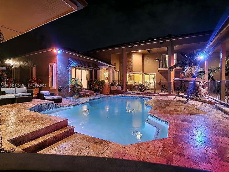 На продажу: $1,650,000 (5 спален, 4 ванн, 3332 Квадратных фут)