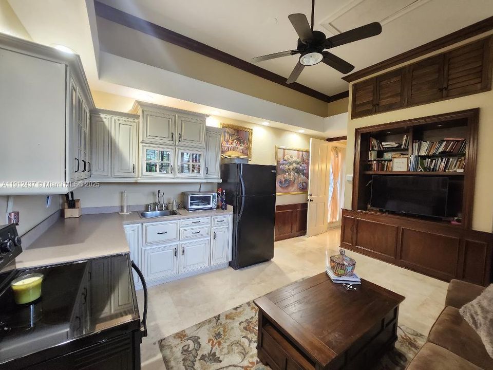 На продажу: $1,650,000 (5 спален, 4 ванн, 3332 Квадратных фут)