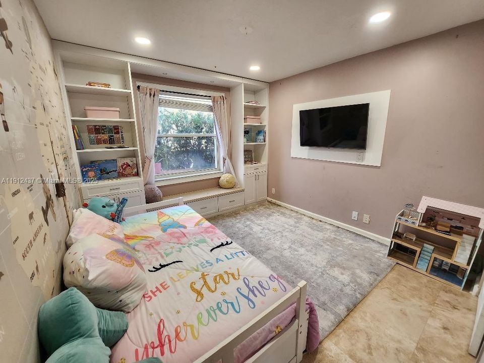 На продажу: $1,650,000 (5 спален, 4 ванн, 3332 Квадратных фут)