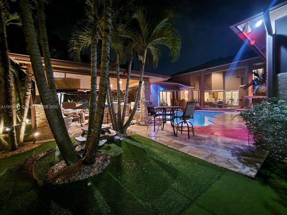 На продажу: $1,650,000 (5 спален, 4 ванн, 3332 Квадратных фут)