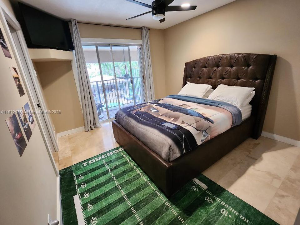 На продажу: $1,650,000 (5 спален, 4 ванн, 3332 Квадратных фут)