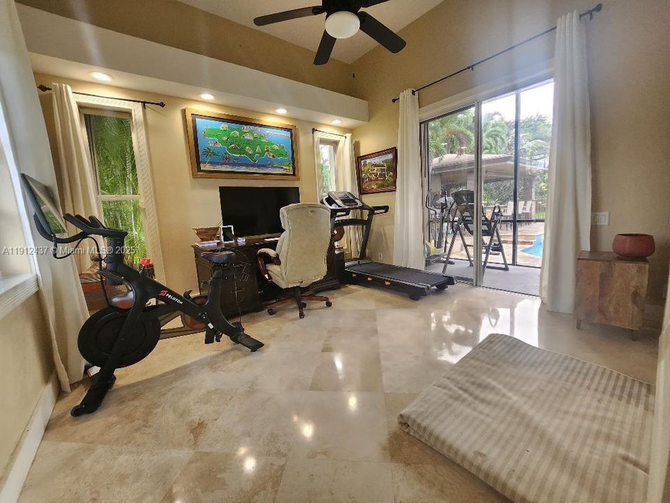 На продажу: $1,650,000 (5 спален, 4 ванн, 3332 Квадратных фут)