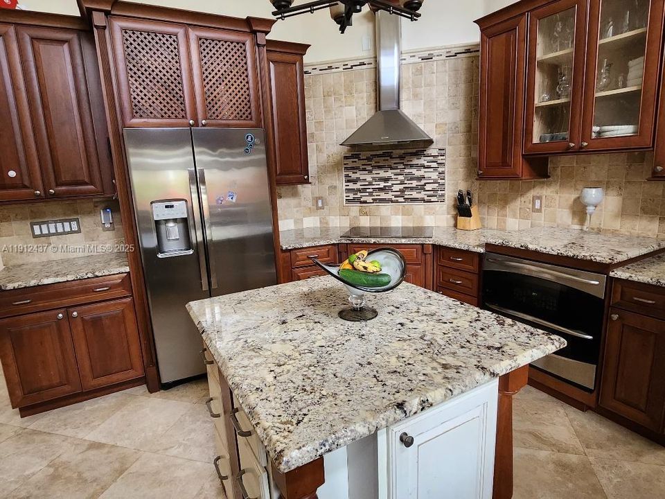 На продажу: $1,650,000 (5 спален, 4 ванн, 3332 Квадратных фут)