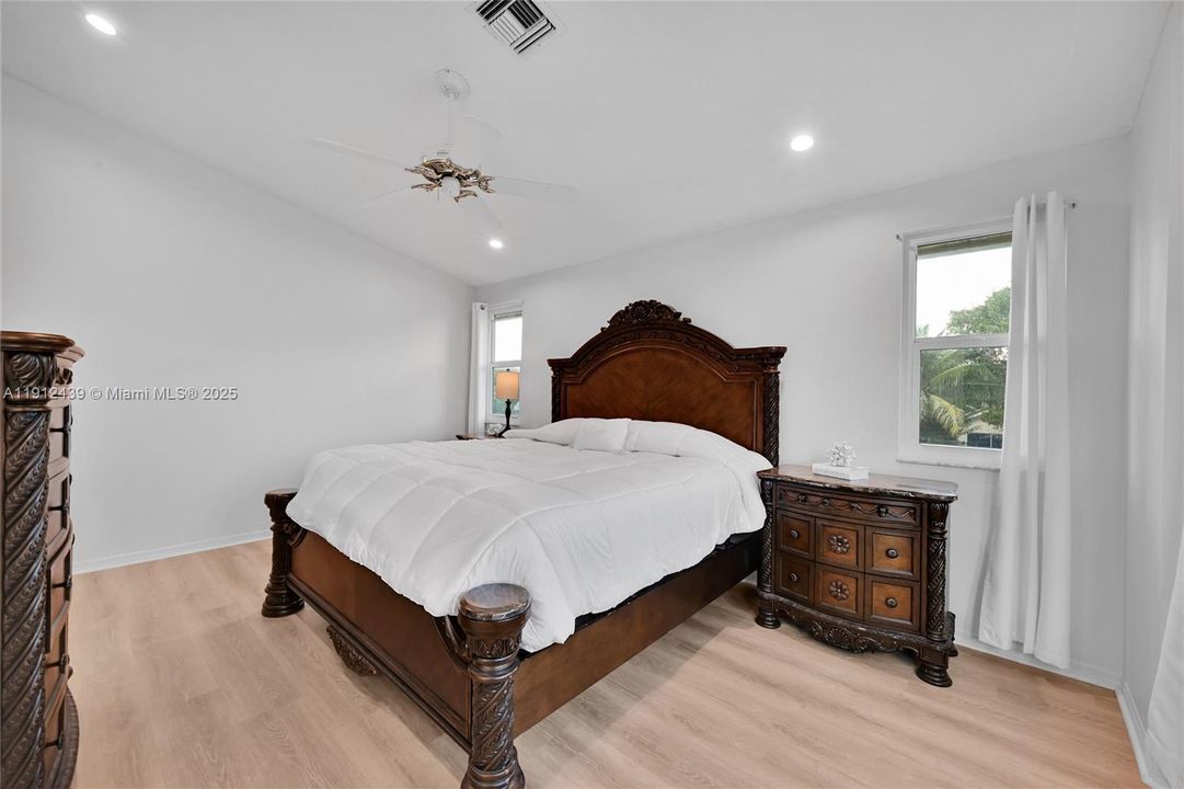 На продажу: $665,000 (4 спален, 3 ванн, 2110 Квадратных фут)