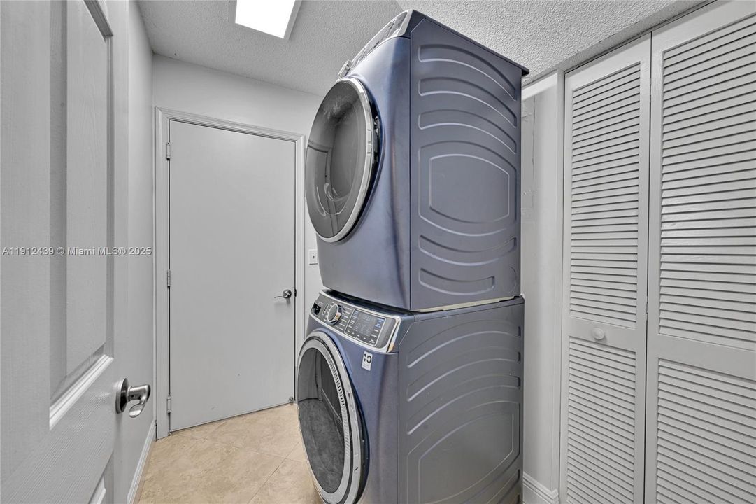 На продажу: $665,000 (4 спален, 3 ванн, 2110 Квадратных фут)