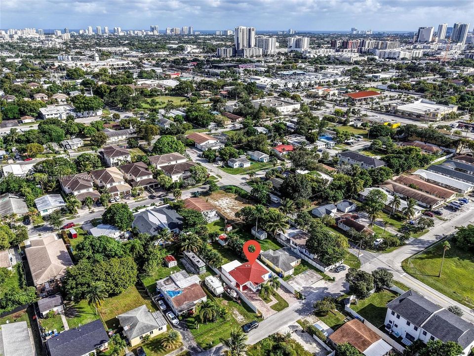 合同活跃: $449,000 (3 贝兹, 2 浴室, 1160 平方英尺)