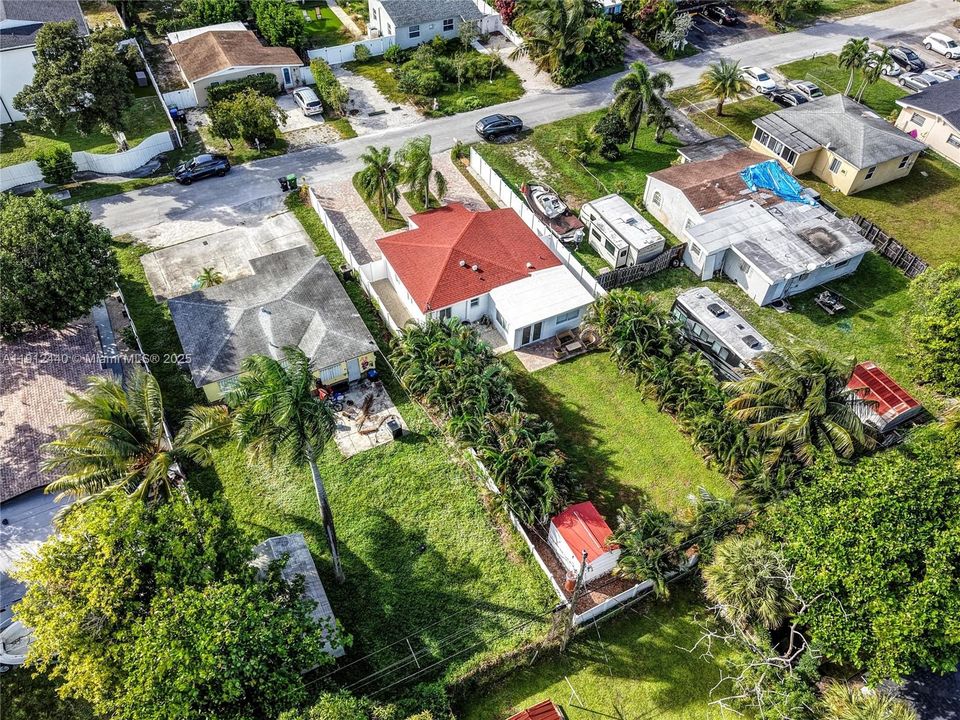 合同活跃: $449,000 (3 贝兹, 2 浴室, 1160 平方英尺)