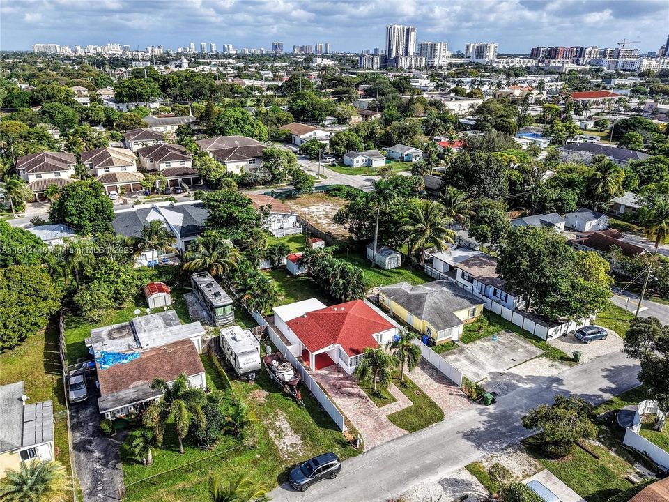 合同活跃: $449,000 (3 贝兹, 2 浴室, 1160 平方英尺)