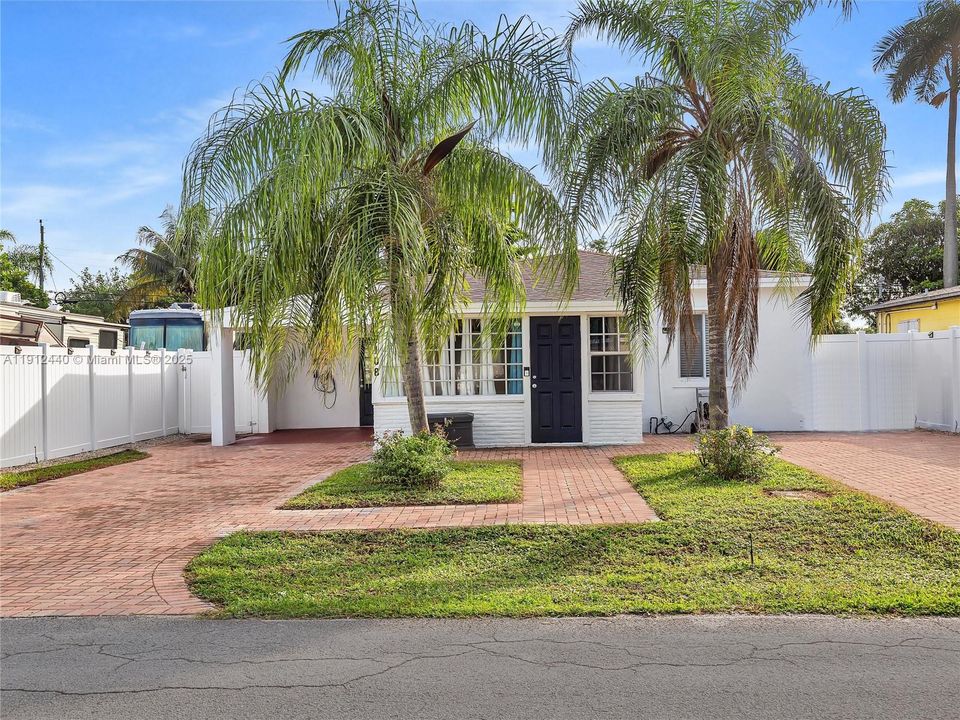 合同活跃: $449,000 (3 贝兹, 2 浴室, 1160 平方英尺)