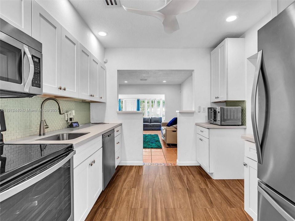 合同活跃: $449,000 (3 贝兹, 2 浴室, 1160 平方英尺)