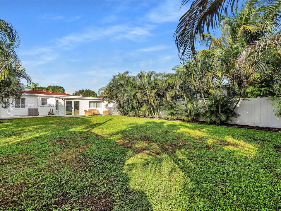 合同活跃: $449,000 (3 贝兹, 2 浴室, 1160 平方英尺)