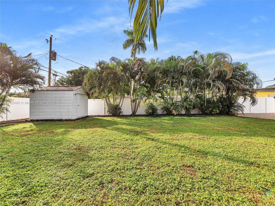 合同活跃: $449,000 (3 贝兹, 2 浴室, 1160 平方英尺)