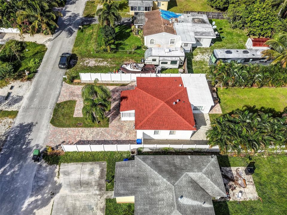 合同活跃: $449,000 (3 贝兹, 2 浴室, 1160 平方英尺)