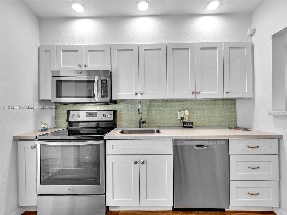 合同活跃: $449,000 (3 贝兹, 2 浴室, 1160 平方英尺)