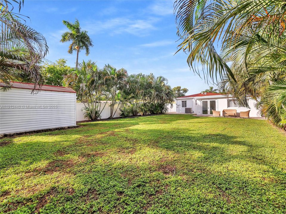 合同活跃: $449,000 (3 贝兹, 2 浴室, 1160 平方英尺)